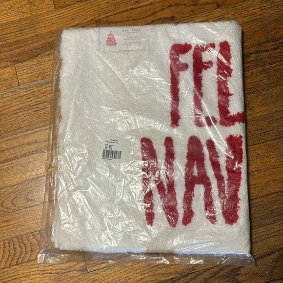 NEW! RAE DUNN 20x32 Feliz Navidad Christmas Bath Mat - Picture 2 of 4